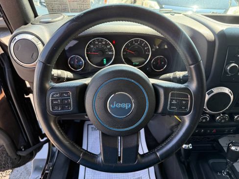Used 2015 Jeep Wrangler Unlimited Sahara w/ Connectivity Group AWD/4WD image 19