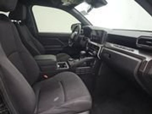 Used 2025 Toyota Tacoma SR5 AWD/4WD image 8