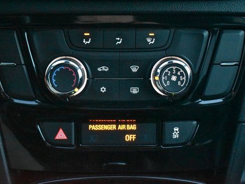 Used 2022 Buick Encore Preferred w/ Safety Package image 27