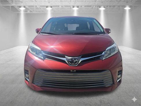 Used 2020 Toyota Sienna Limited Premium image 8