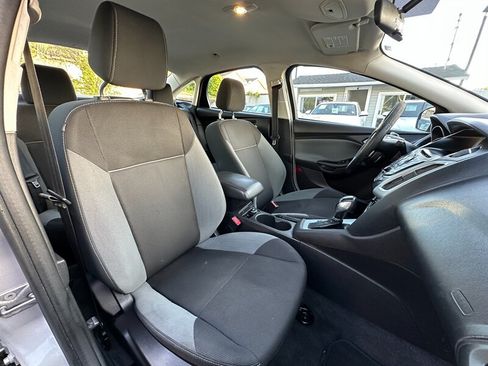 Used 2012 Ford Focus SE FWD image 12