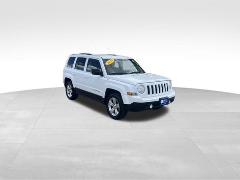 Used 2014 Jeep Patriot Latitude AWD/4WD image 8