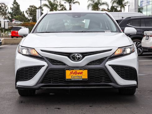 Used 2023 Toyota Camry SE image 4
