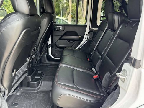 Used 2024 Jeep Wrangler Unlimited Rubicon AWD/4WD image 18