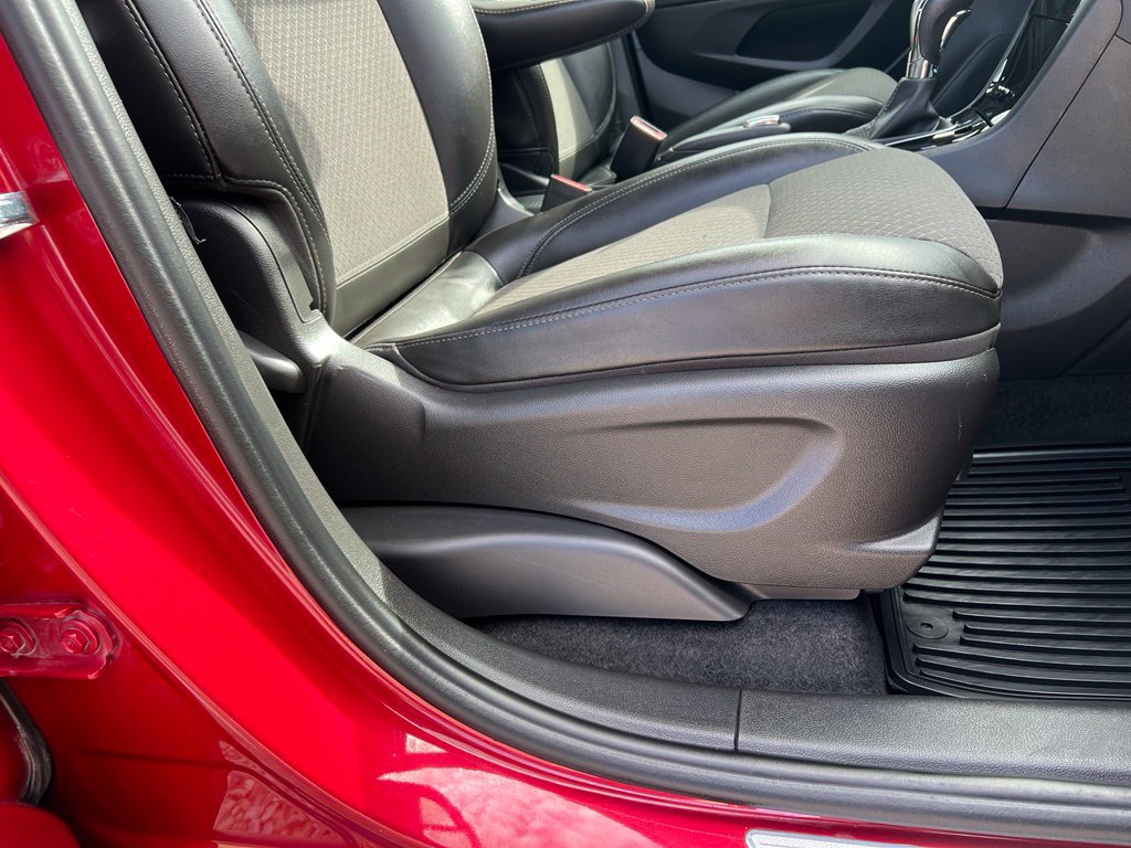 Used 2020 Buick Encore Preferred FWD image 23