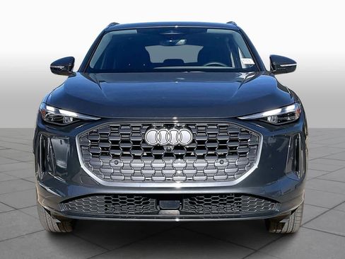 Used 2025 Audi Q5 Premium w/ Convenience Package image 3