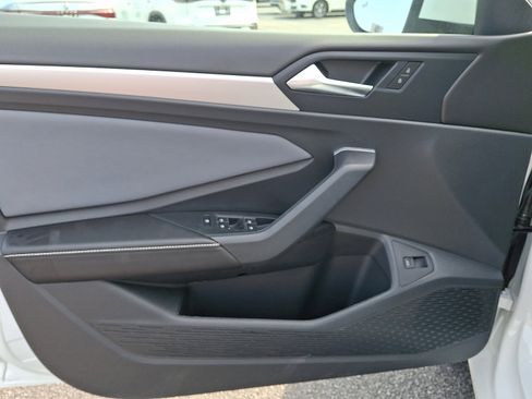 New 2026 Volkswagen Jetta SE FWD image 8