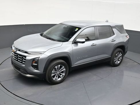 Used 2025 Chevrolet Equinox LT w/ Safety and Technology Package FWD image 13