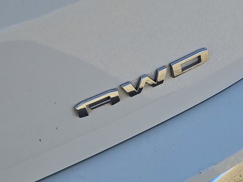 Used 2024 GMC Terrain SLT image 14