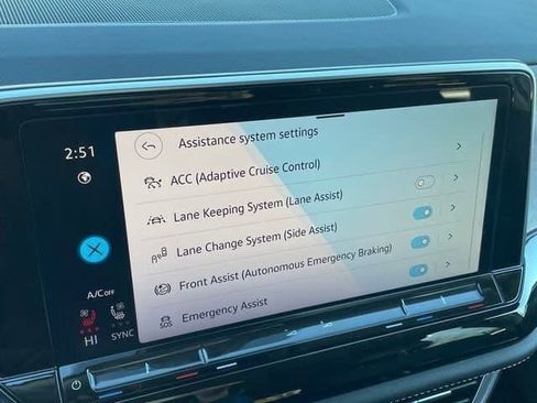 Used 2024 Volkswagen Atlas SE image 25