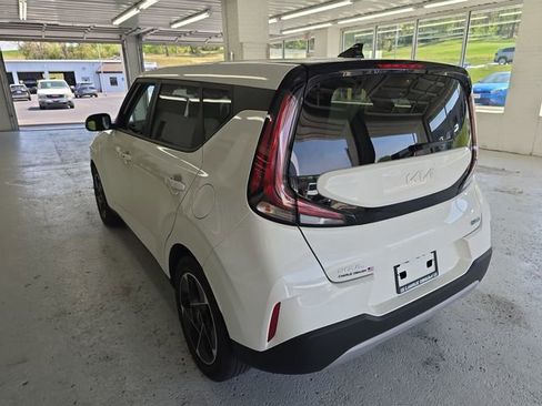 Used 2024 Kia Soul EX FWD image 3