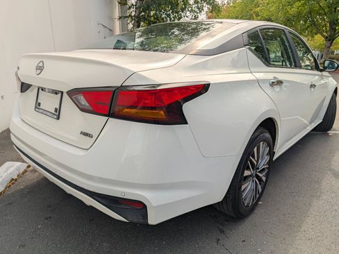 Used 2025 Nissan Altima 2.5 SV AWD/4WD image 6
