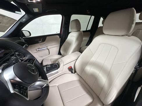 New 2026 Mercedes-Benz GLB 250 4MATIC image 9