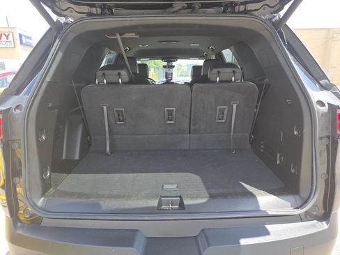 Used 2023 Chevrolet Traverse LT w/ LT Premium Package AWD/4WD image 18