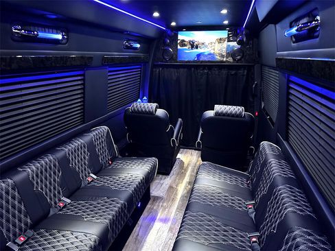 Used 2024 Mercedes-Benz Sprinter 3500 image 37