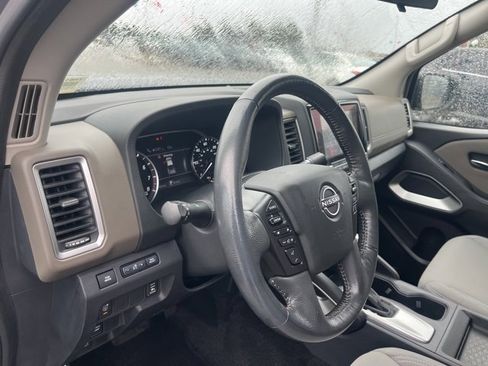 Used 2022 Nissan Frontier SV image 9