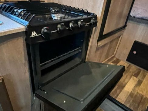 Used 2014 Ford E-350 and Econoline 350 Super Duty image 27