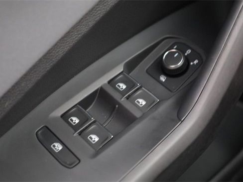 New 2025 Volkswagen Jetta SE image 18