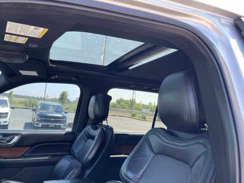 Used 2019 Lincoln Navigator Select AWD/4WD image 17