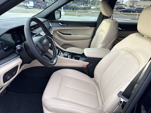 New 2026 Jeep Grand Cherokee Limited RWD image 14