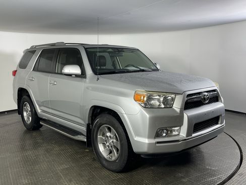 Used 2013 Toyota 4Runner SR5 image 3