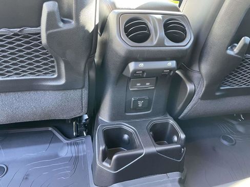 New 2025 Jeep Gladiator Rubicon image 29