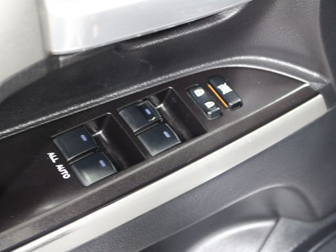 Used 2018 Toyota Land Cruiser AWD/4WD image 7