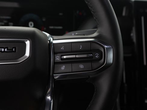 Used 2025 GMC Yukon XL Denali AWD/4WD image 29