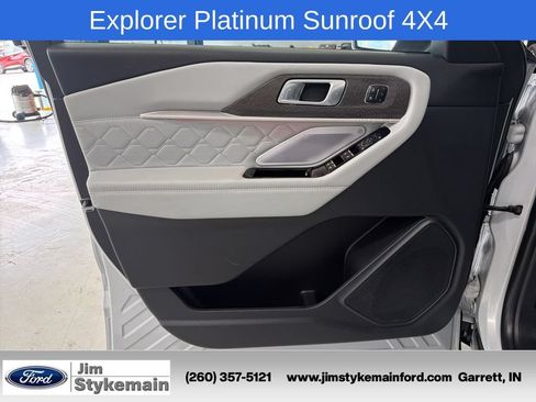 Used 2026 Ford Explorer Platinum w/ LUX Leather Package AWD/4WD image 17