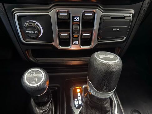 Used 2023 Jeep Wrangler Unlimited Sport image 24