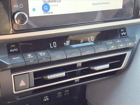 Used 2025 Toyota Camry SE image 13