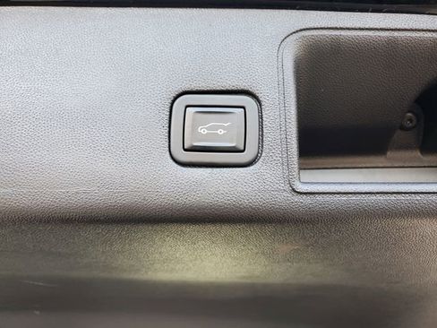 Certified 2022 GMC Terrain SLE w/ Driver Convenience Package image 12