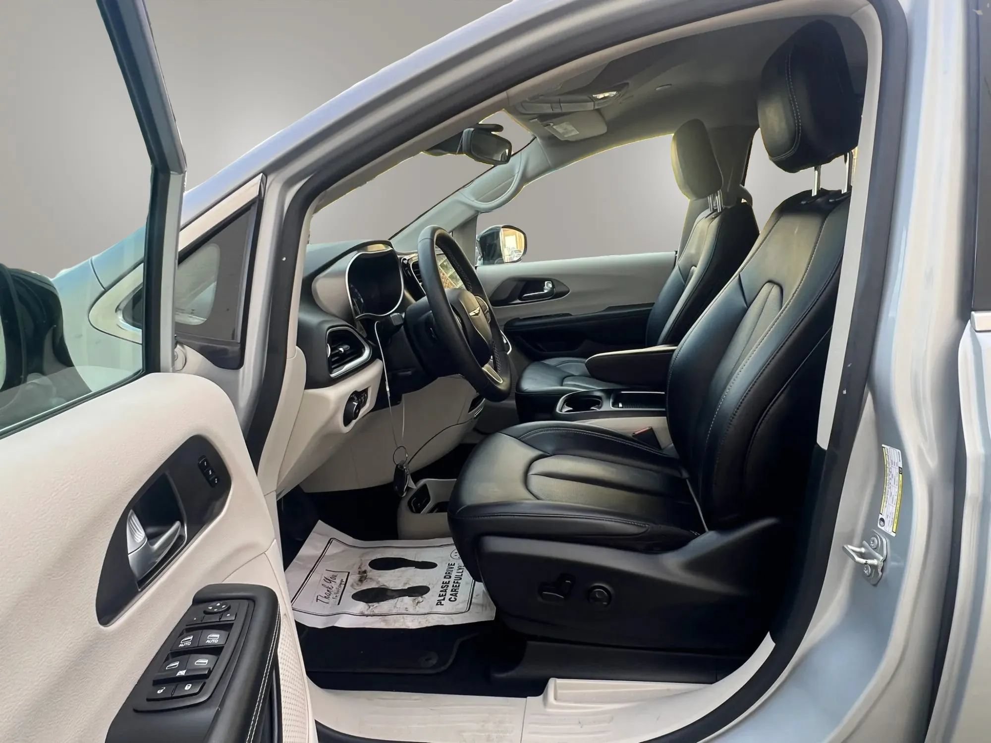Used 2024 Chrysler Pacifica Touring-L FWD image 28
