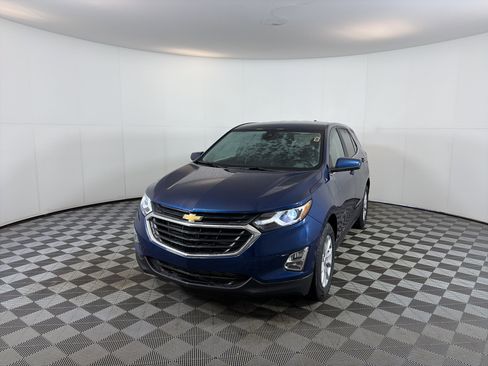 Used 2021 Chevrolet Equinox LT image 2