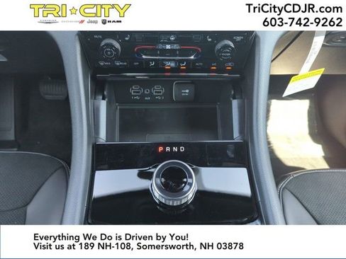 New 2025 Jeep Grand Cherokee Altitude image 26