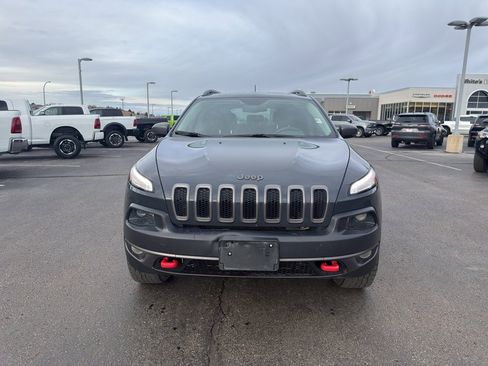 Used 2017 Jeep Cherokee Trailhawk image 2