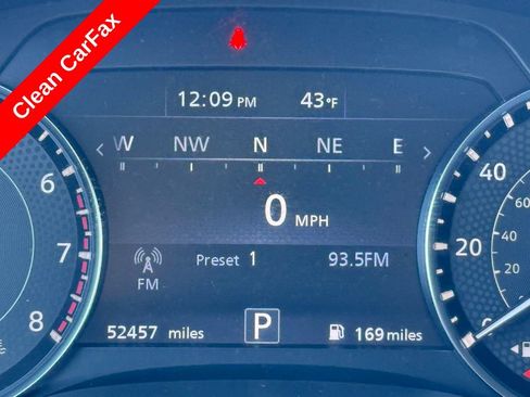 Used 2024 Nissan Armada SL w/ Captain's Chairs Package image 3