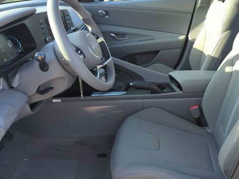New 2026 Hyundai Elantra SE FWD image 16