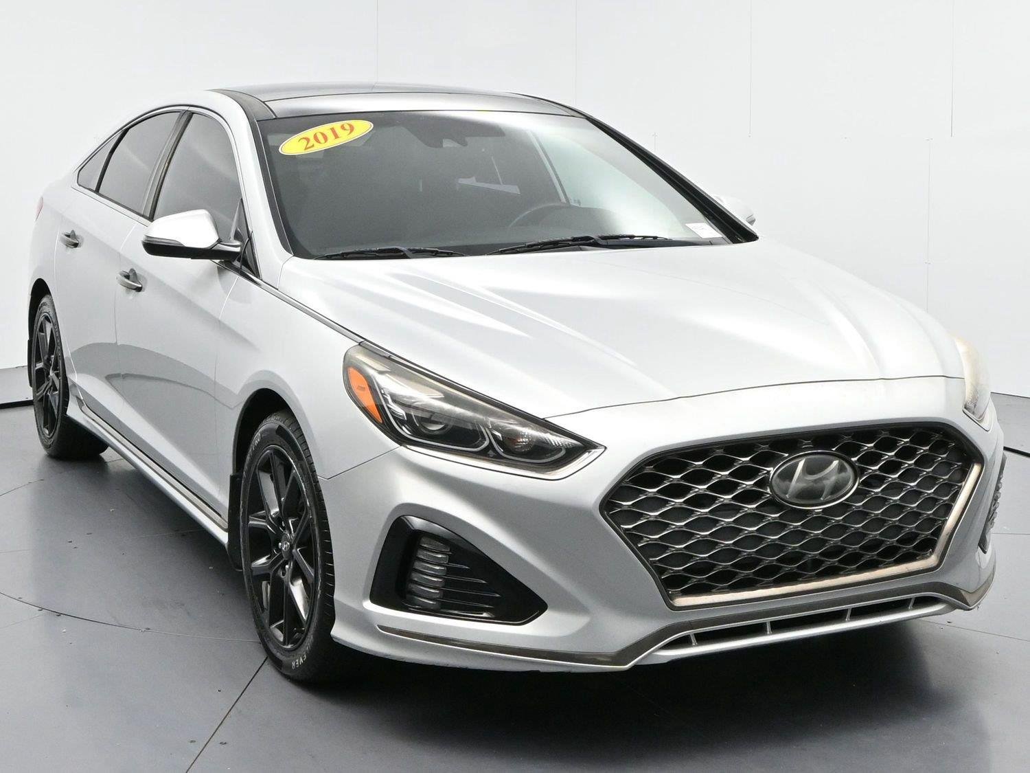 Used 2019 Hyundai Sonata Limited FWD image 2