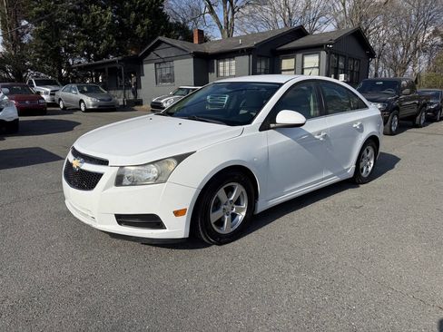 Used 2013 Chevrolet Cruze LT image 2