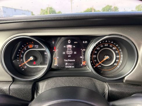 Used 2019 Jeep Wrangler Unlimited Sahara AWD/4WD image 35
