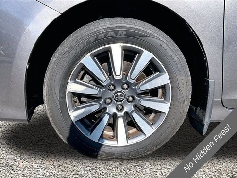 Used 2018 Toyota Sienna XLE Premium AWD/4WD image 9