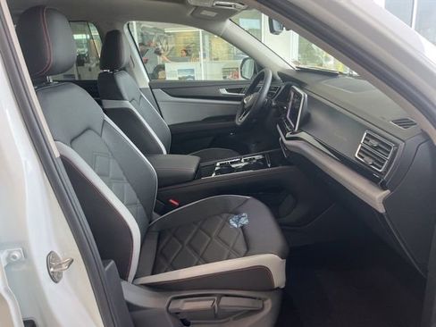 New 2026 Volkswagen Atlas Peak Edition image 30