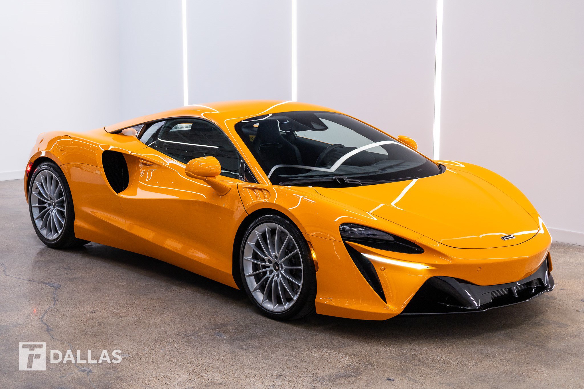 Used 2026 McLaren Artura RWD image 15