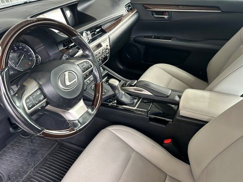 Used 2017 Lexus ES 300h w/ Navigation System Package FWD image 9