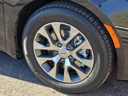 Used 2022 Chrysler Pacifica Pinnacle image 12