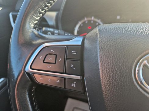 Used 2021 Toyota Highlander LE image 19