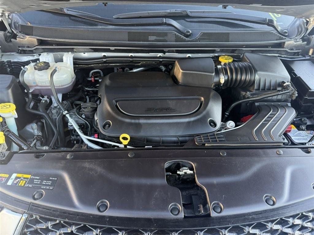Used 2024 Chrysler Pacifica Touring-L FWD image 35