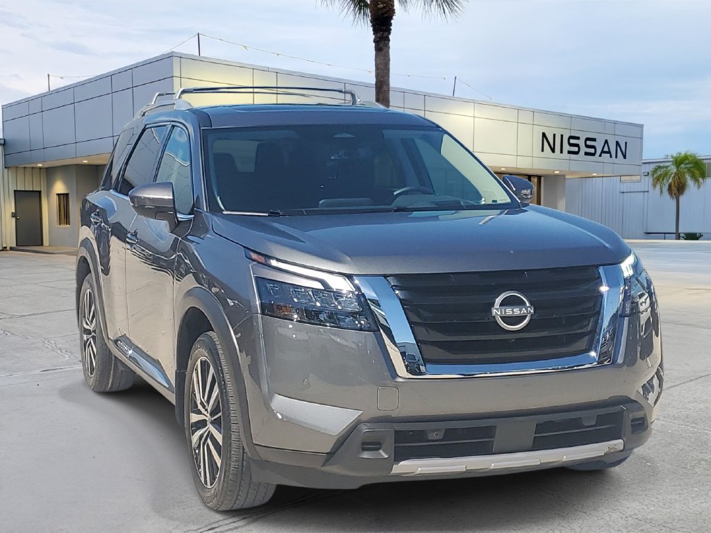 Used 2025 Nissan Pathfinder Platinum w/ Cargo Package FWD image 9
