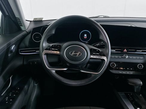 Used 2024 Hyundai Elantra SEL image 18